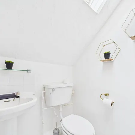 - Sleeps 12 - Contractors