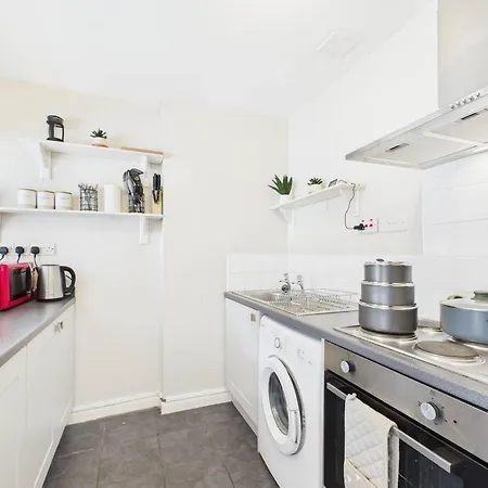 Apartment - Sleeps 12 - Contractors