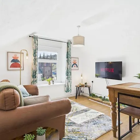 - Sleeps 12 - Contractors * Whitehaven