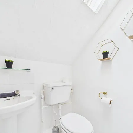 - Sleeps 12 - Contractors