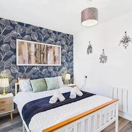 - Sleeps 12 - Contractors