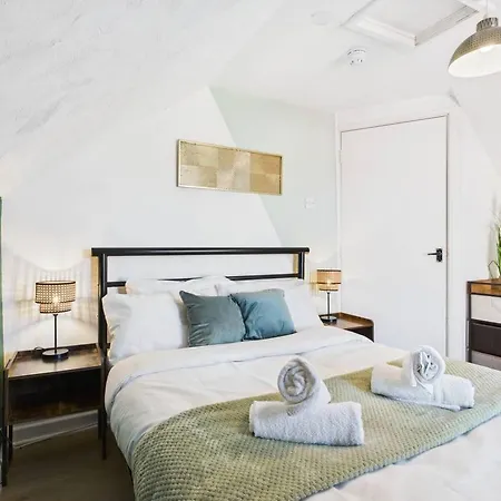 - Sleeps 12 - Contractors *
