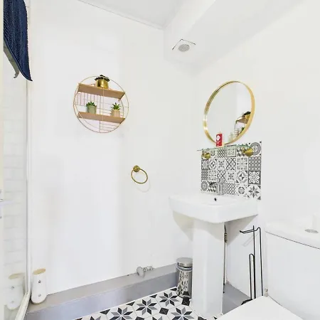 - Sleeps 12 - Contractors * Whitehaven