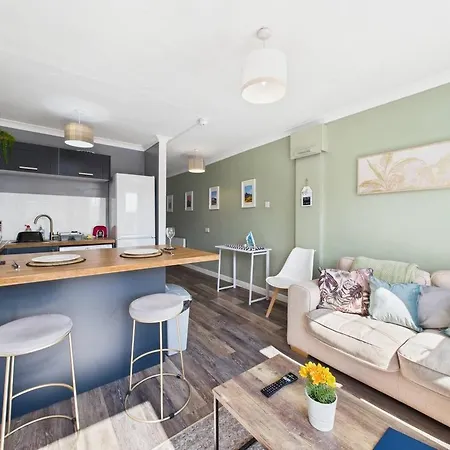 Apartment - Sleeps 12 - Contractors